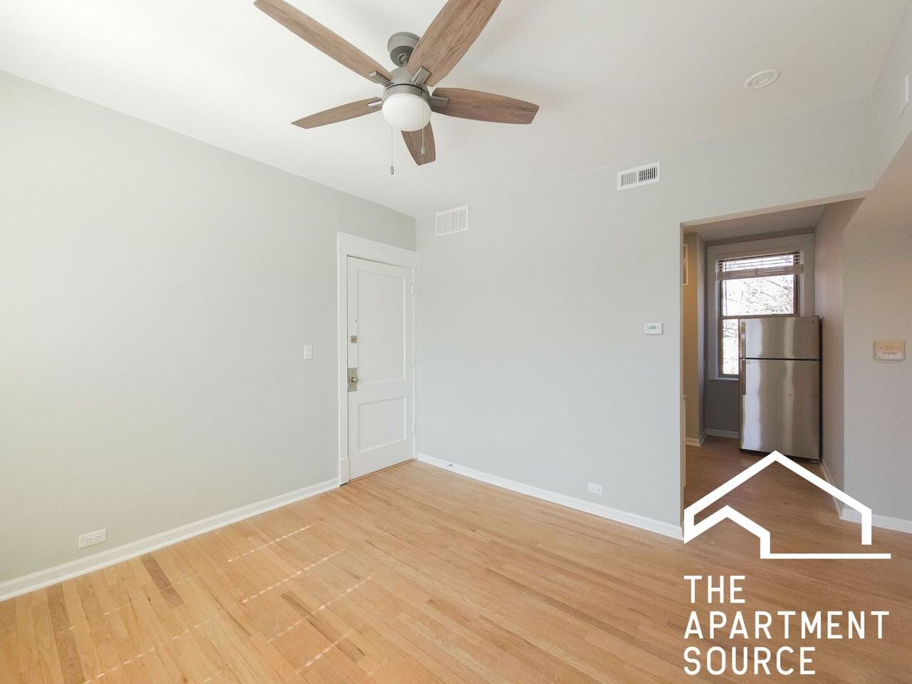 1952 W Winona St #3 - Photo 3 of 9