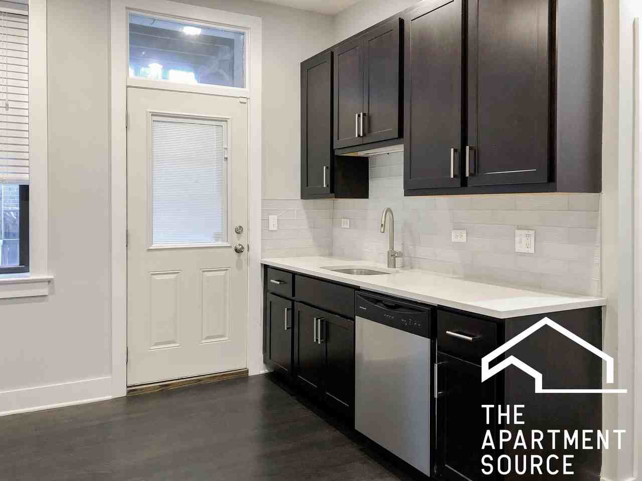 1946 W Nelson St #1W - Photo 2 of 11