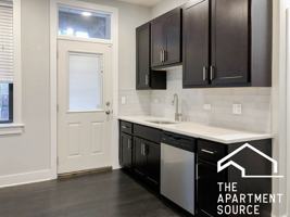 featured image of 1946 W Nelson St #1W