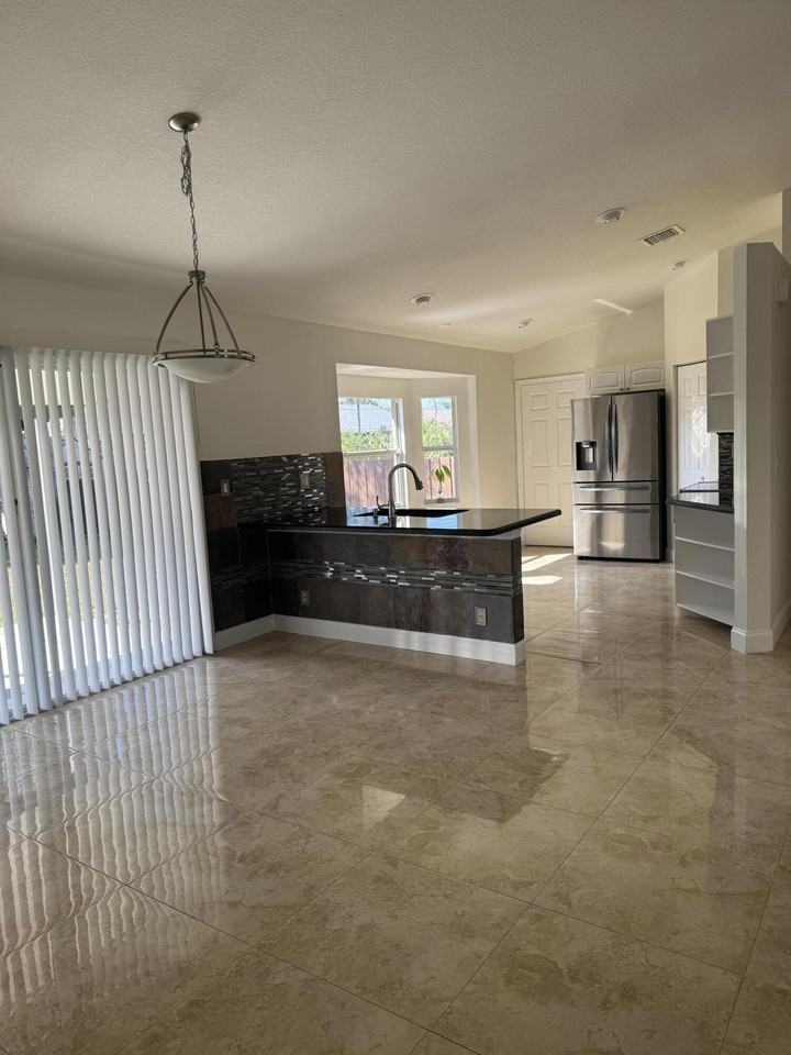 3770 Sw Darwin Blvd - Photo 6 of 10