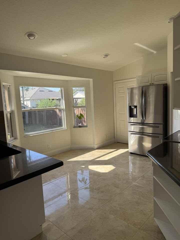 3770 Sw Darwin Blvd - Photo 7 of 10