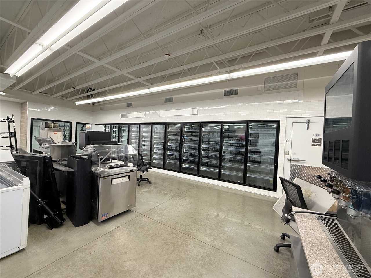 2021 Freeway Dr - Photo 4 of 19