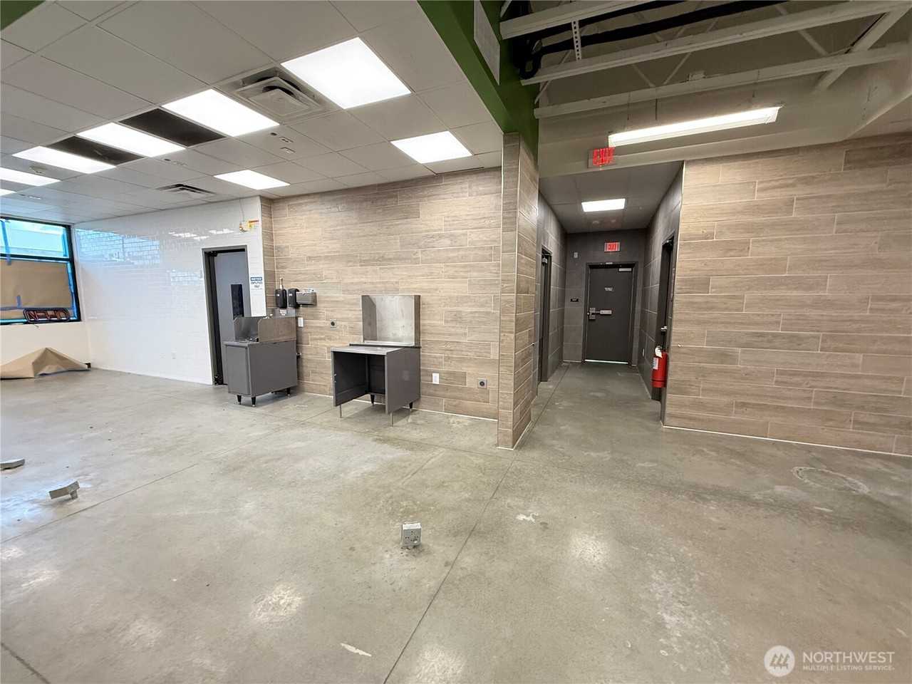 2021 Freeway Dr - Photo 6 of 19