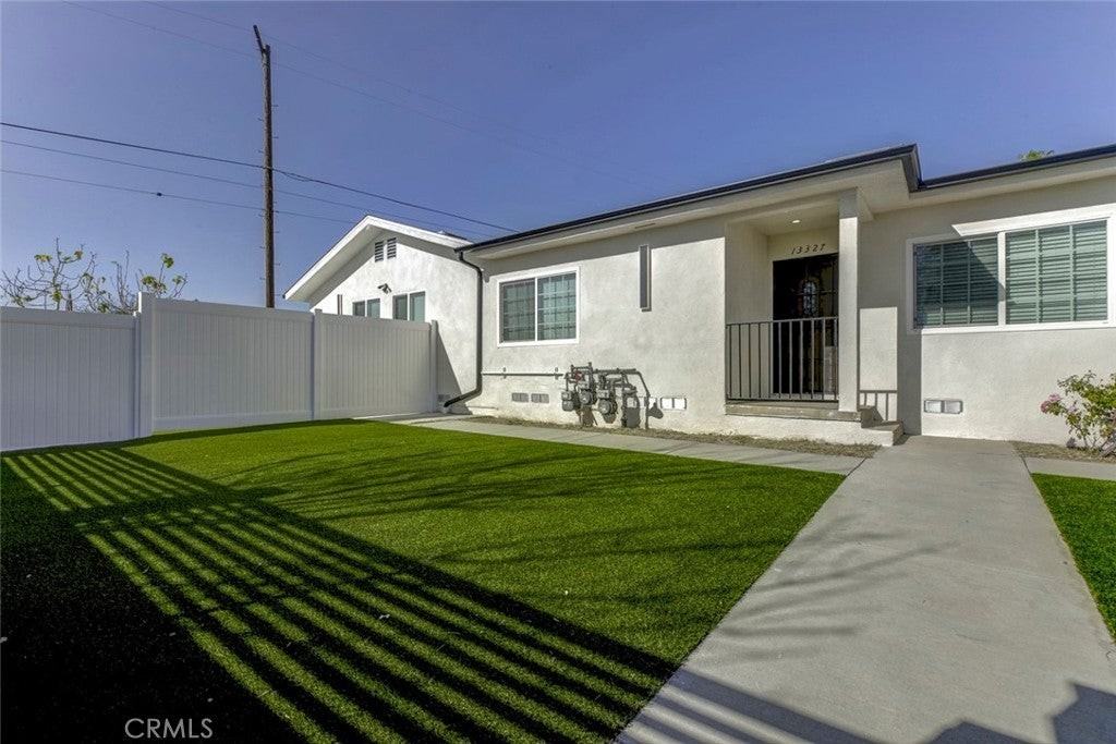 13327 Strathern St - Photo 3 of 26