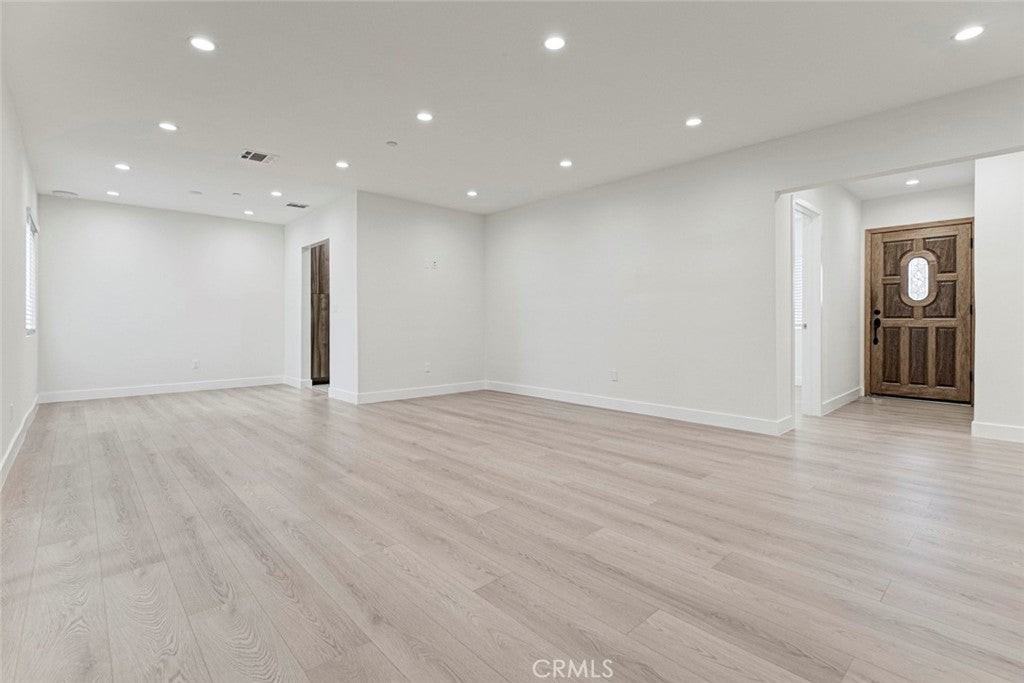 13327 Strathern St - Photo 5 of 26