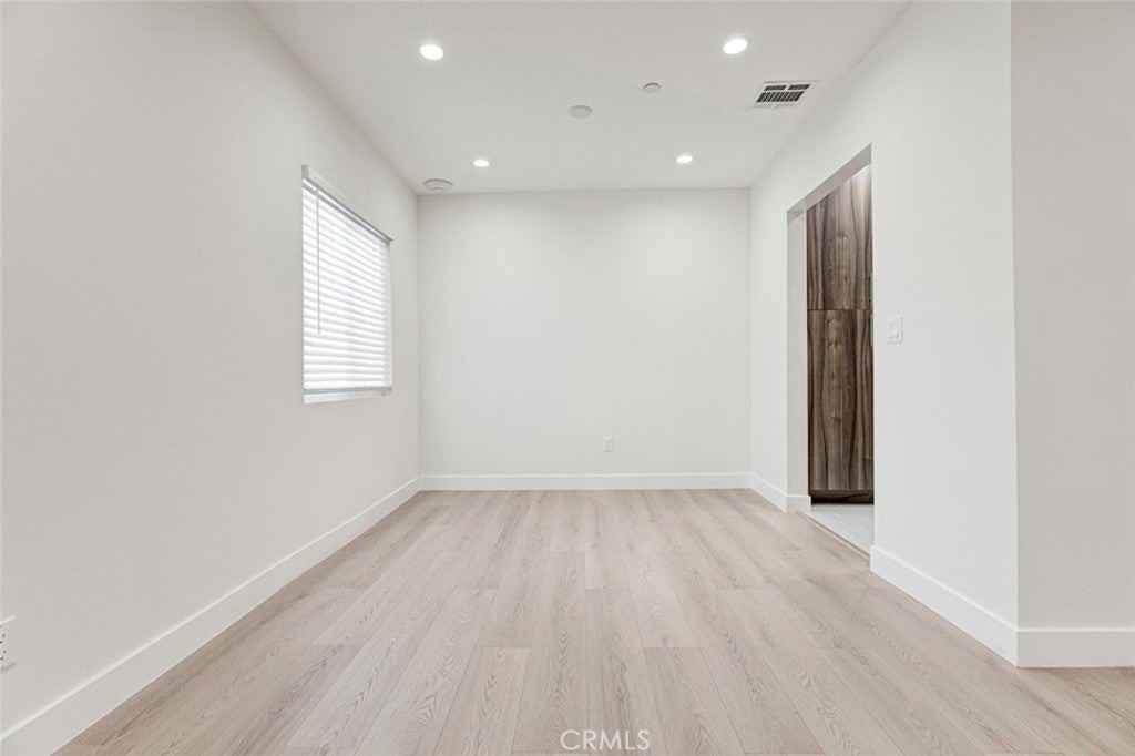 13327 Strathern St - Photo 7 of 26