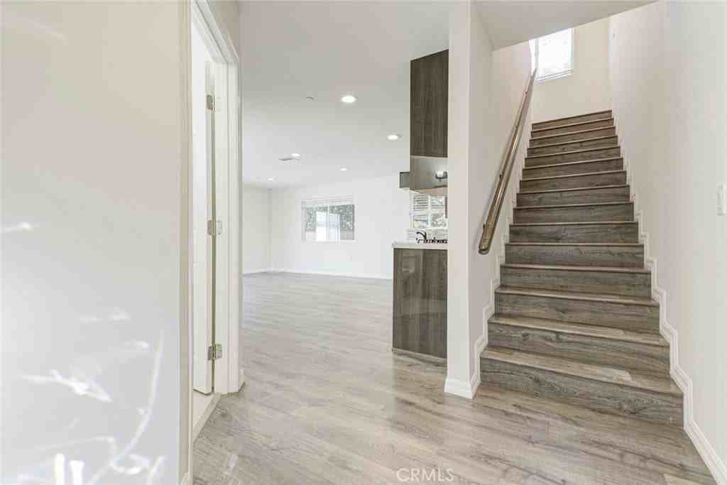 13329 Strathern St - Photo 5 of 25