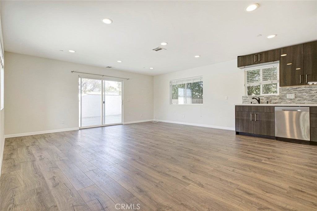 13329 Strathern St - Photo 6 of 25