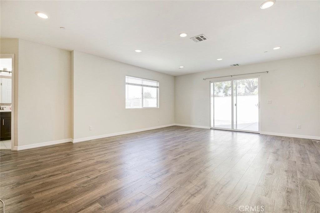 13329 Strathern St - Photo 7 of 25