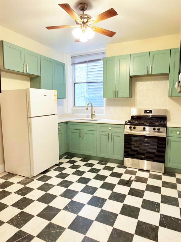 622 Park Ave ##1a - Photo 2 of 13