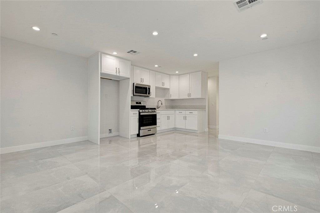 13325 Strathern St - Photo 6 of 18