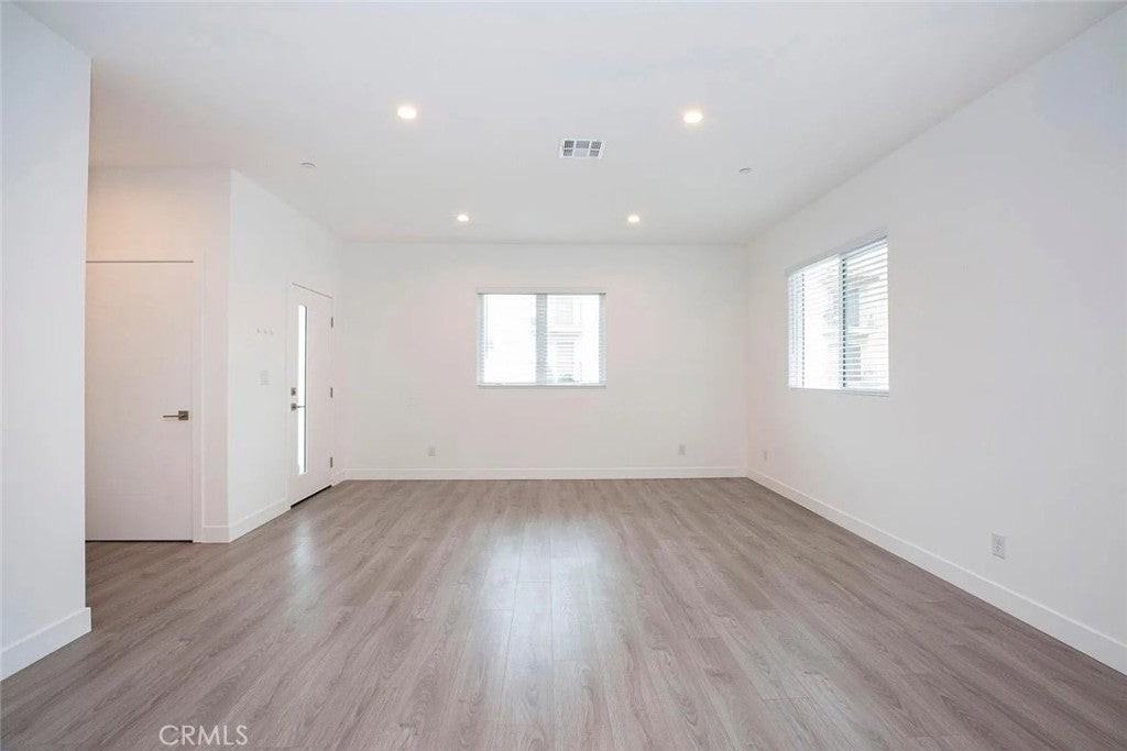 5026 Cleon Ave - Photo 5 of 21