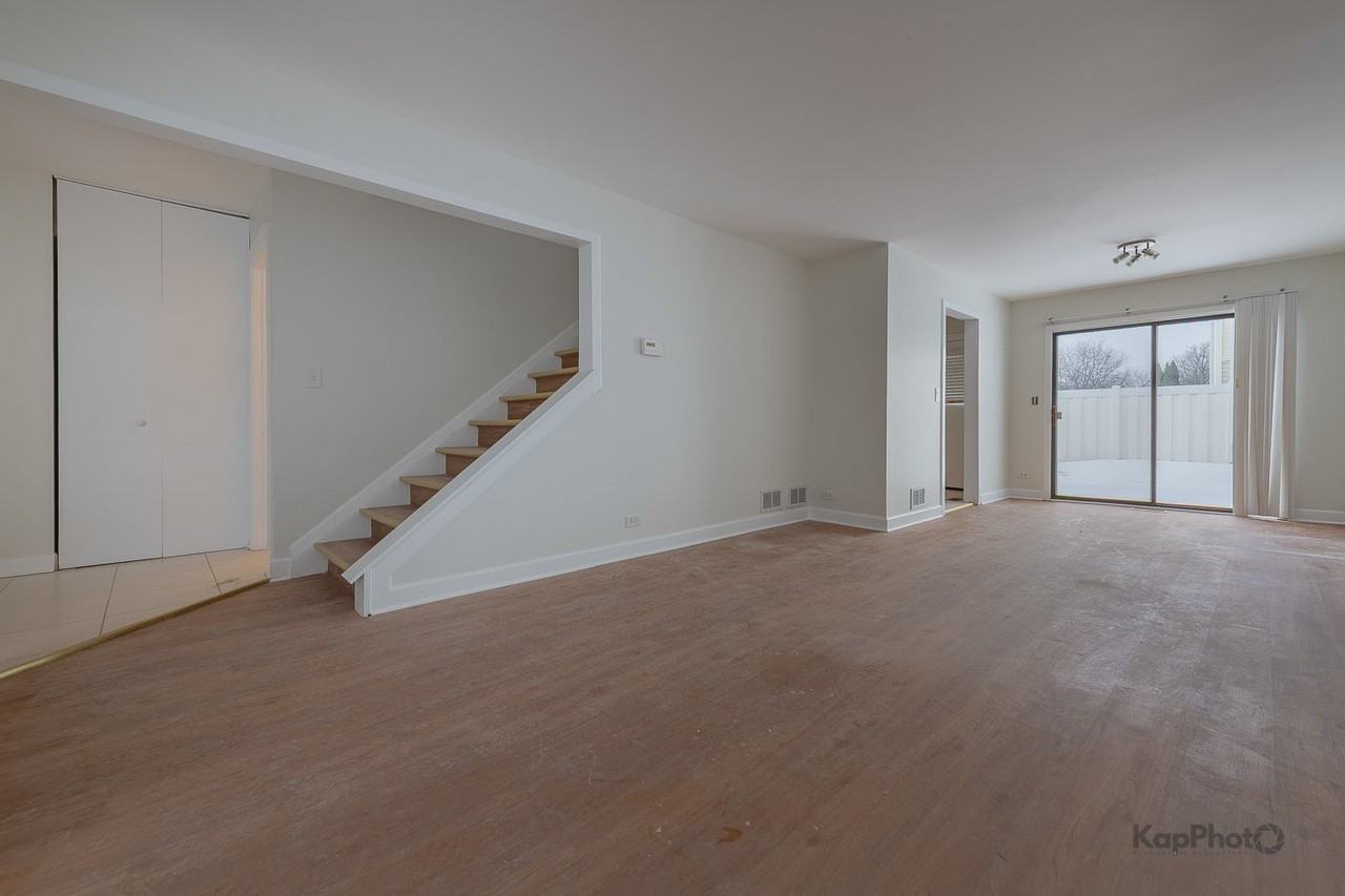 102 N Waterford Dr - Photo 2 of 28