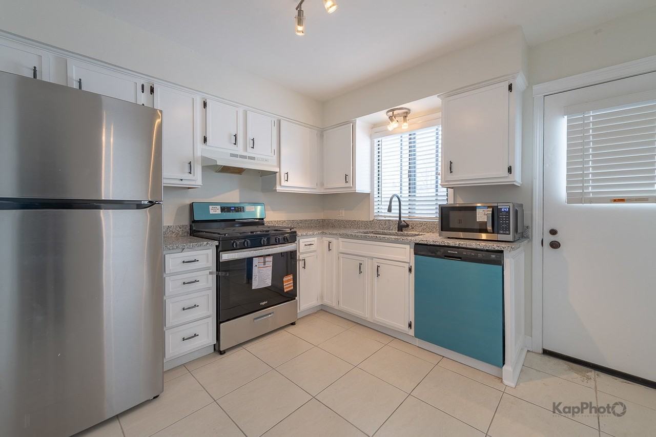 102 N Waterford Dr - Photo 5 of 28