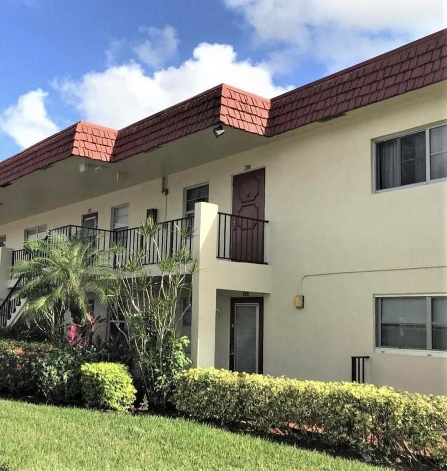 19 Abbey Ln ##206 - Photo 2 of 12