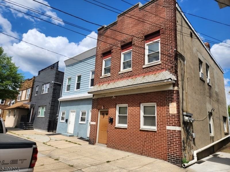 1707 S Wood Ave - Photo 2 of 18