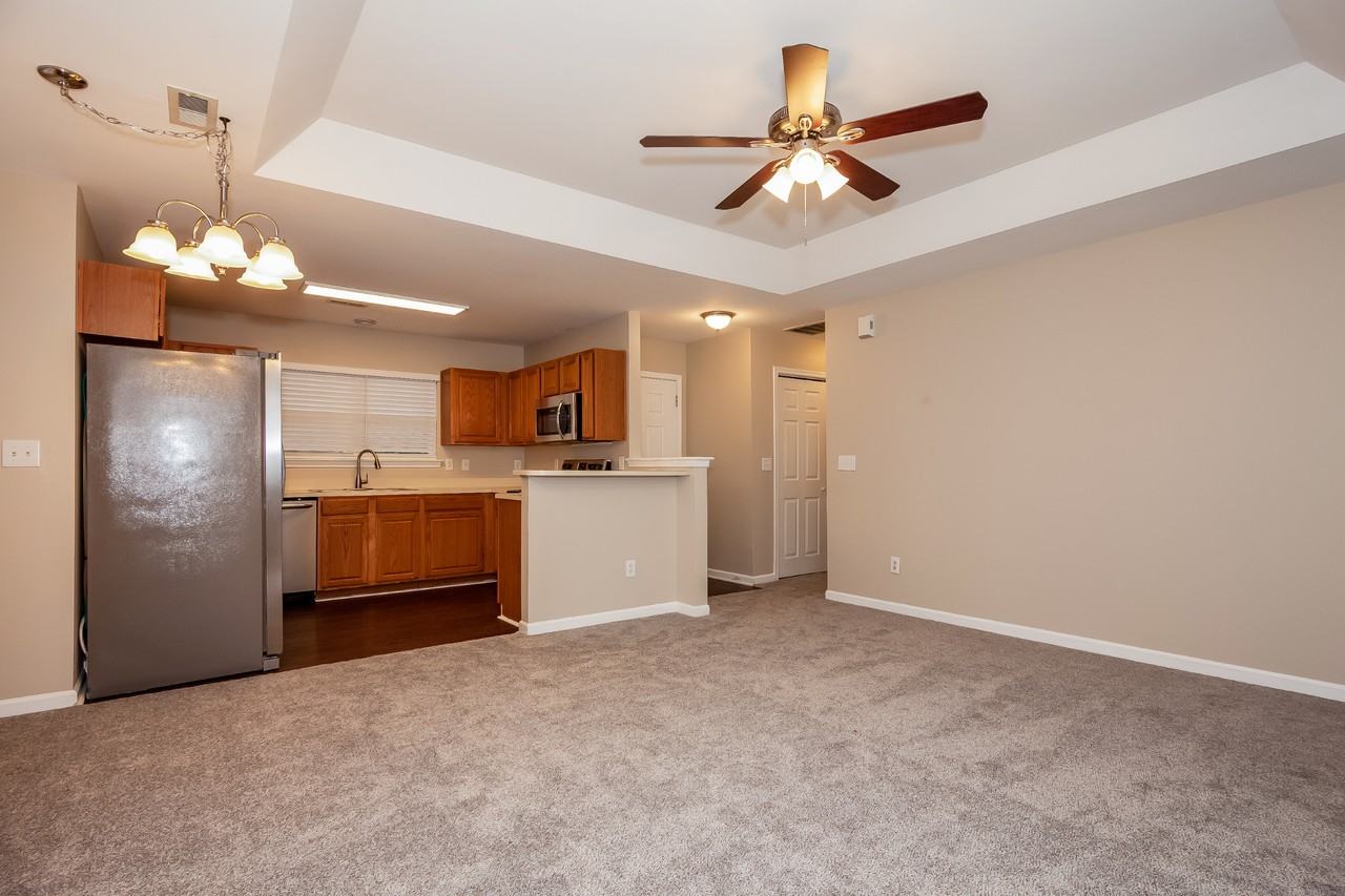 3827 Bullard St - Photo 5 of 16