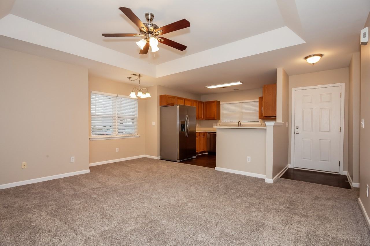 3827 Bullard St - Photo 6 of 16