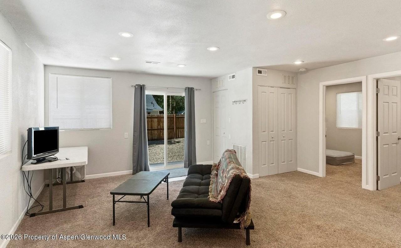 525 Colorado St - Photo 5 of 10