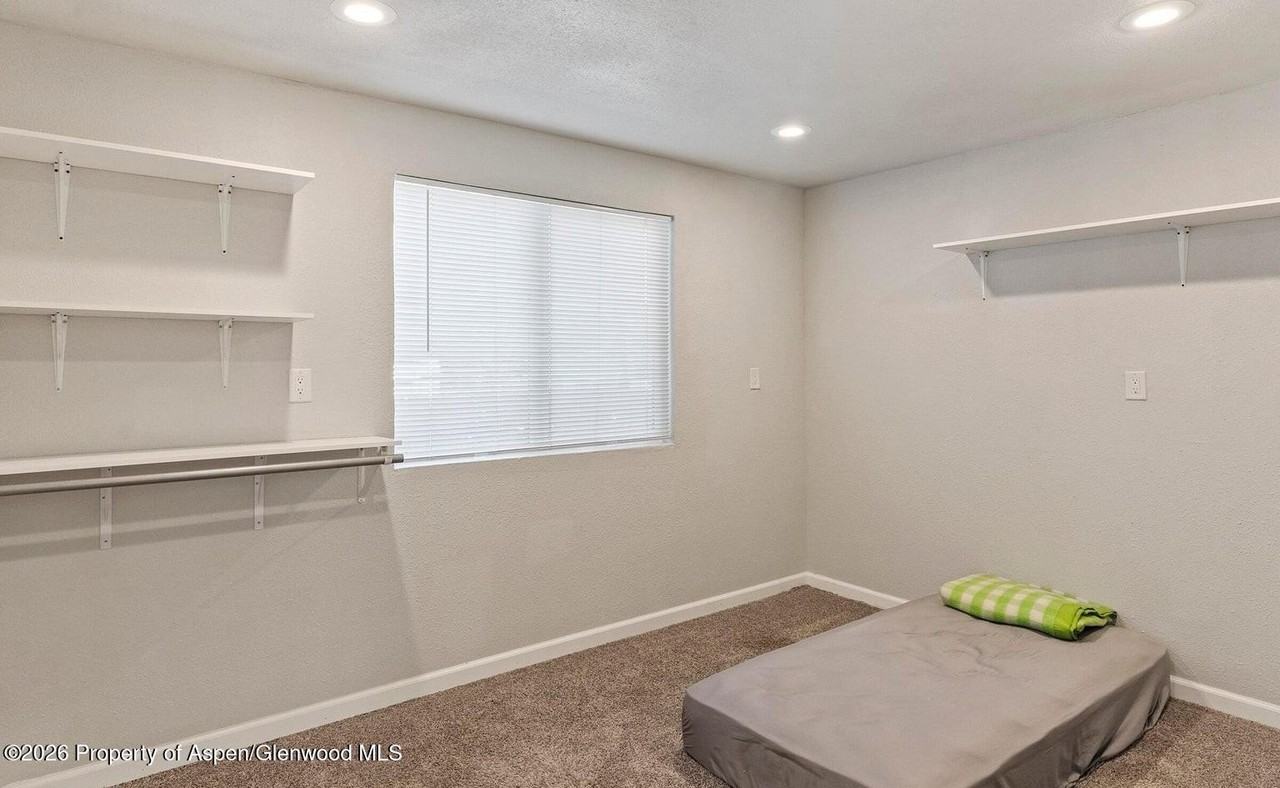 525 Colorado St - Photo 7 of 10