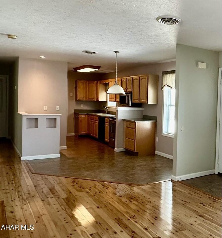 1210 Imlertown Rd - Photo 3 of 15