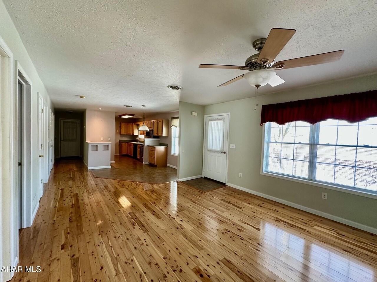 1210 Imlertown Rd - Photo 4 of 15