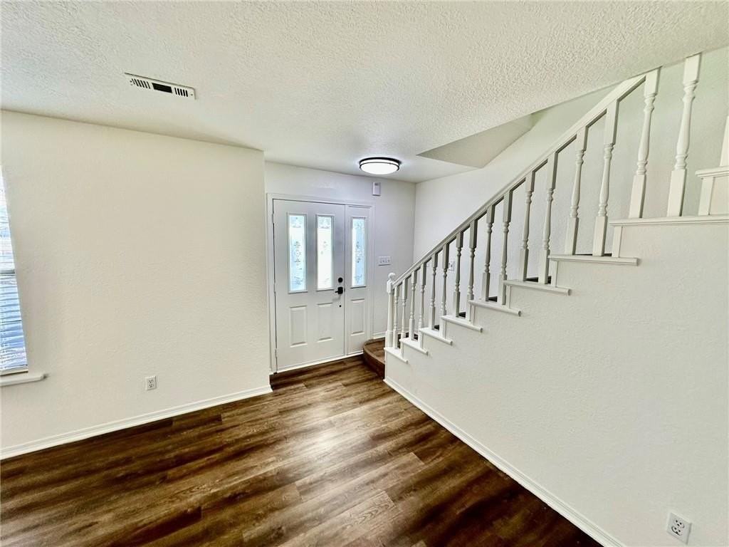 1242 Sw Elm Tree Rd - Photo 3 of 32