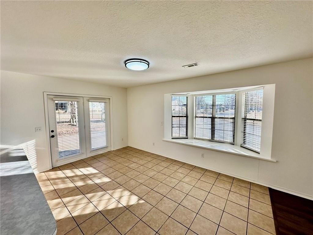 1242 Sw Elm Tree Rd - Photo 7 of 32