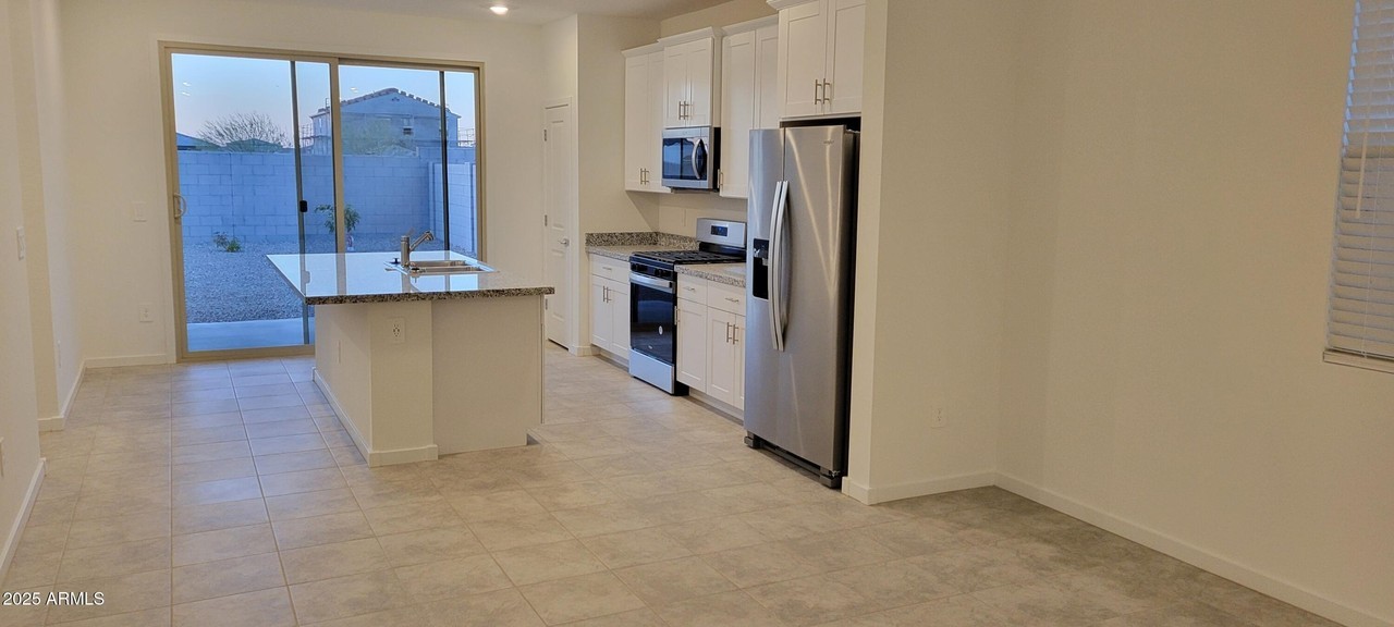 19030 N Silver Dog Way - Photo 4 of 29