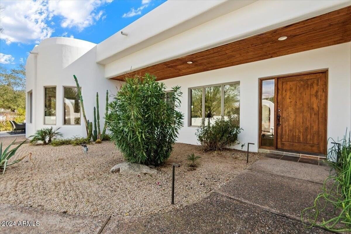 9735 E Cortez St - Photo 2 of 35