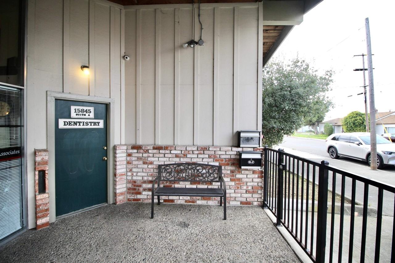 15845 Channel St - Photo 2 of 22