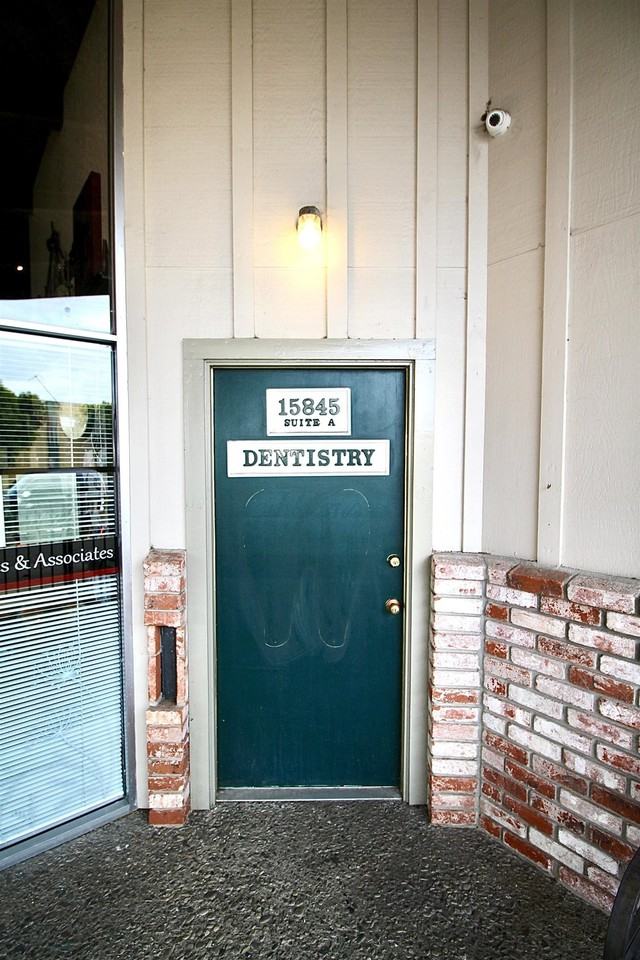 15845 Channel St - Photo 3 of 22