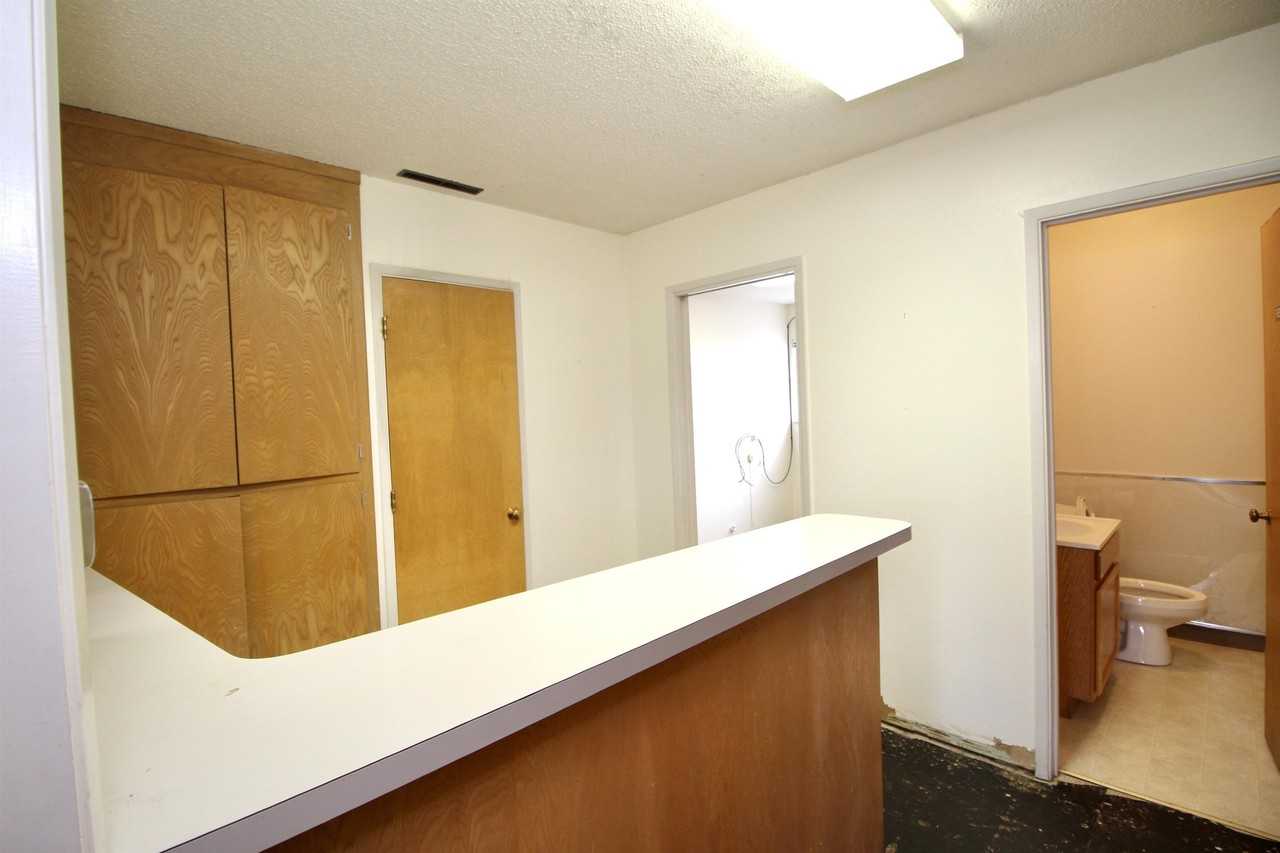 15845 Channel St - Photo 6 of 22