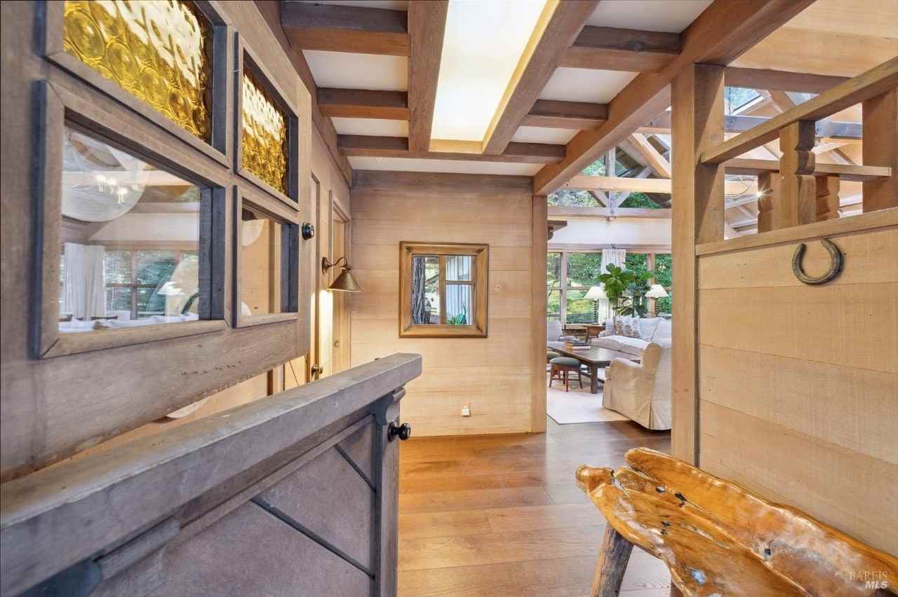 224 Cascade Dr - Photo 2 of 29