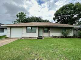 featured image of 4810 Bellaire Ave