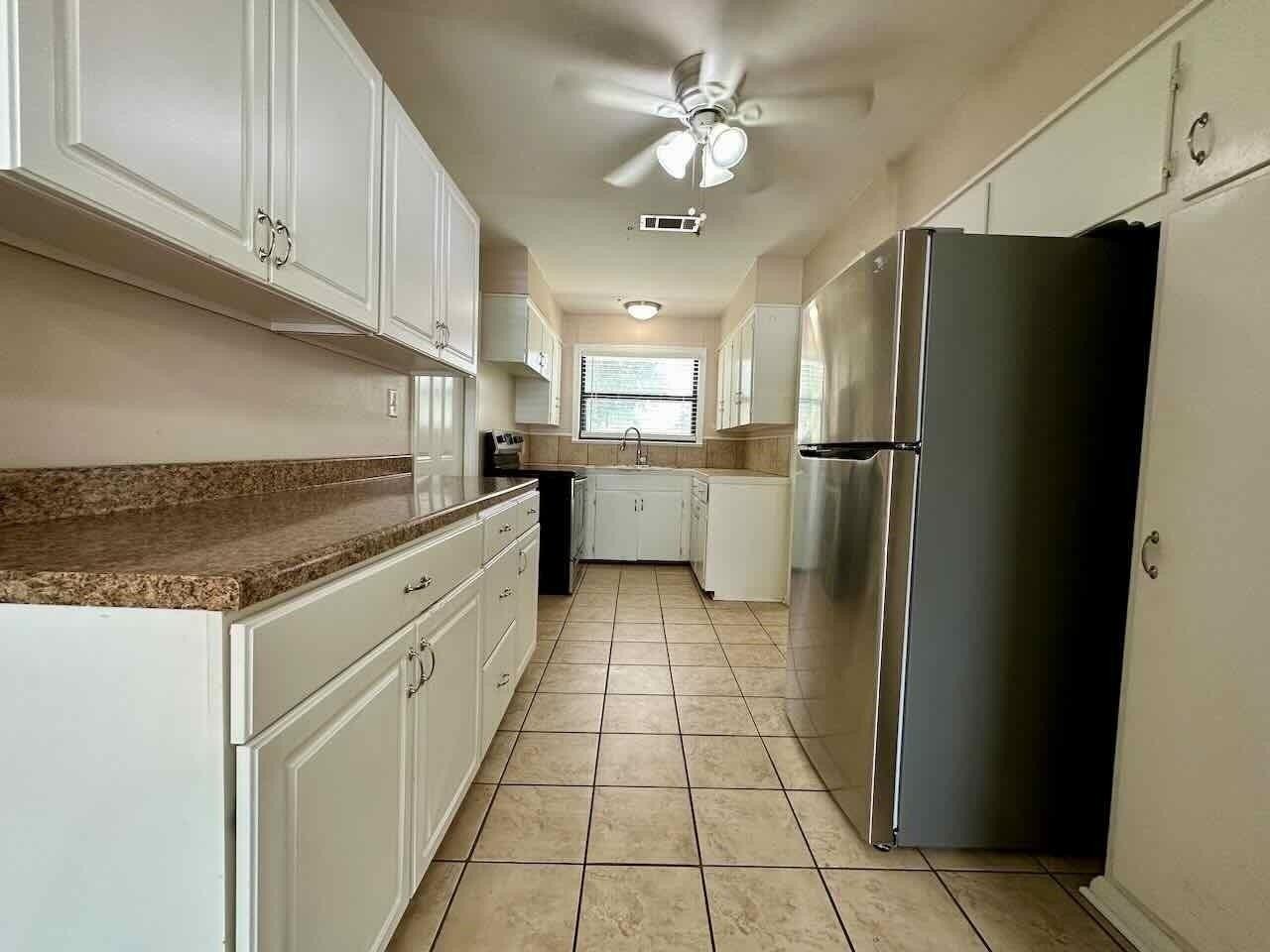 4810 Bellaire Ave - Photo 5 of 11