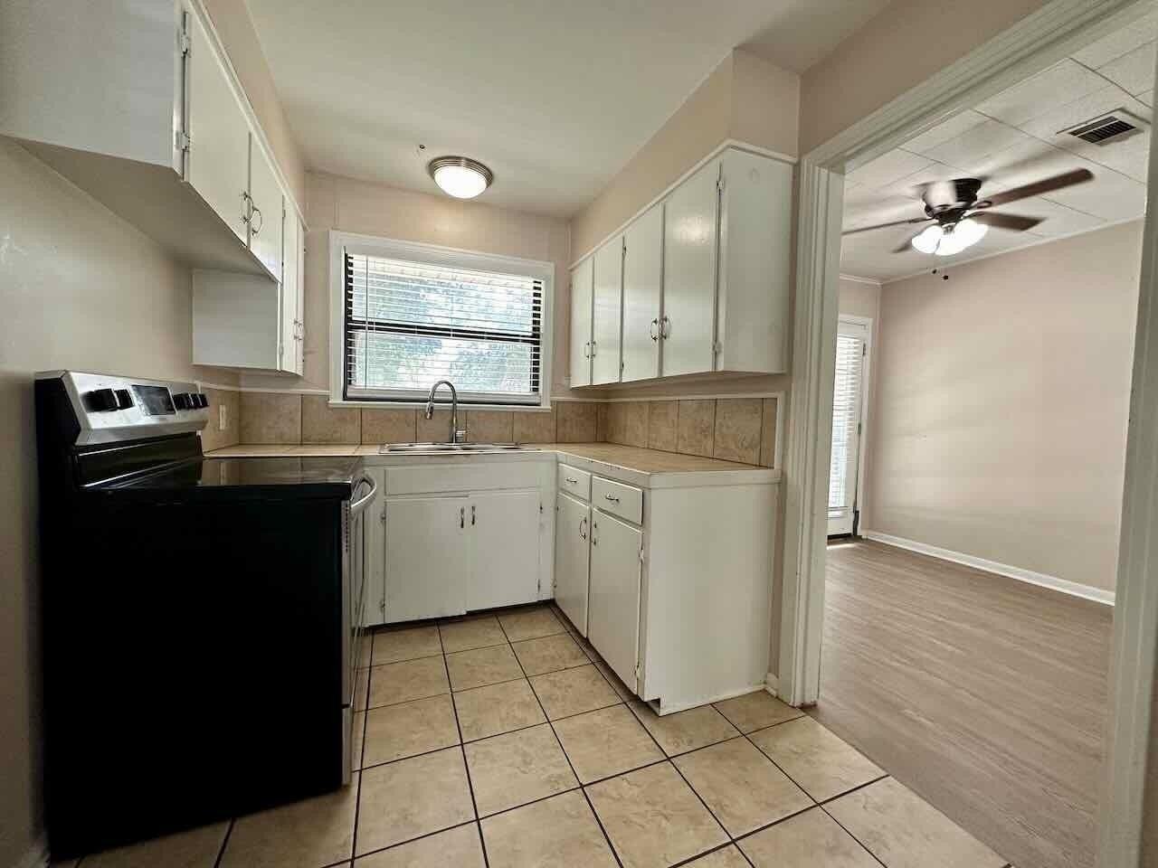 4810 Bellaire Ave - Photo 6 of 11