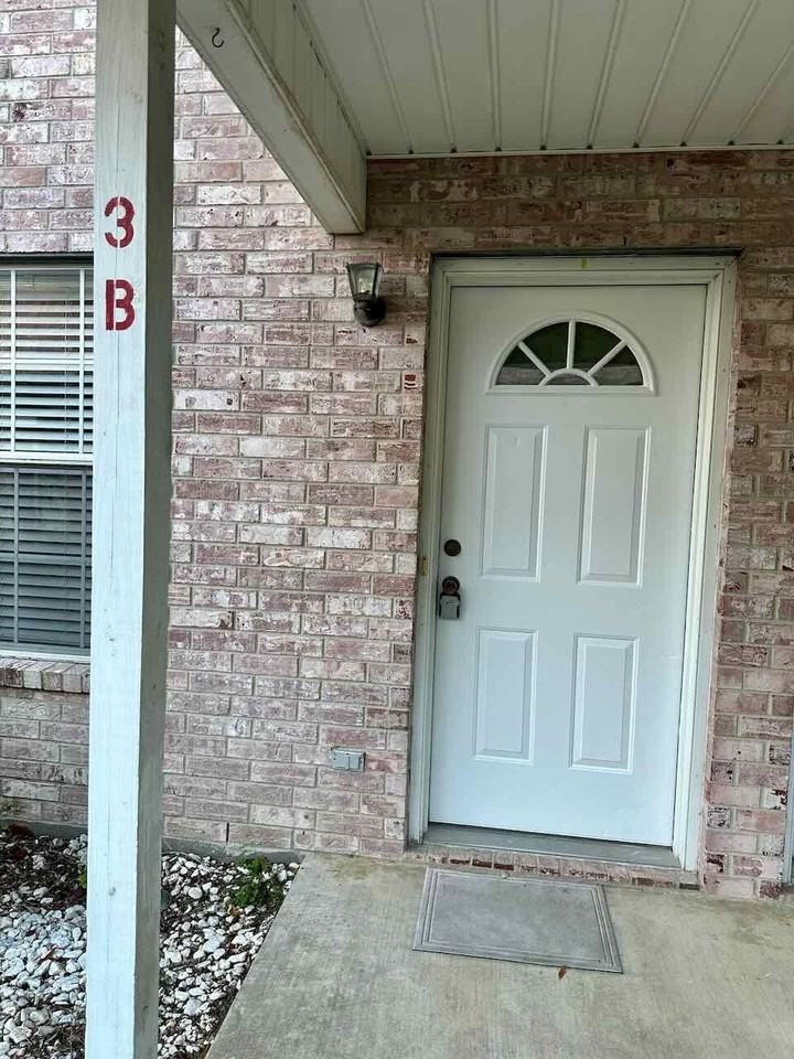 527 N Village Creek Pkwy - Photo 3 of 22