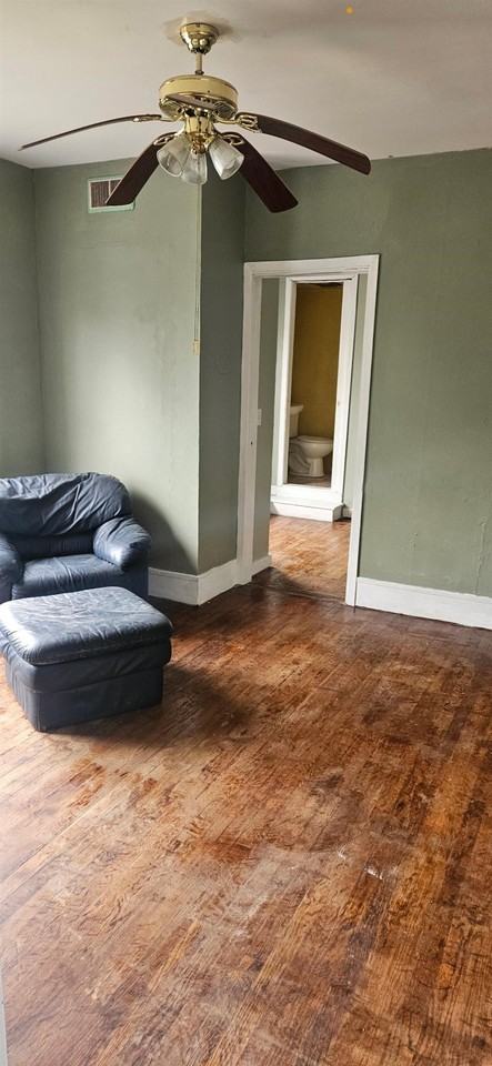 305C W Main St - Photo 3 of 7