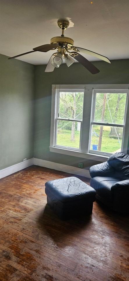 305C W Main St - Photo 4 of 7