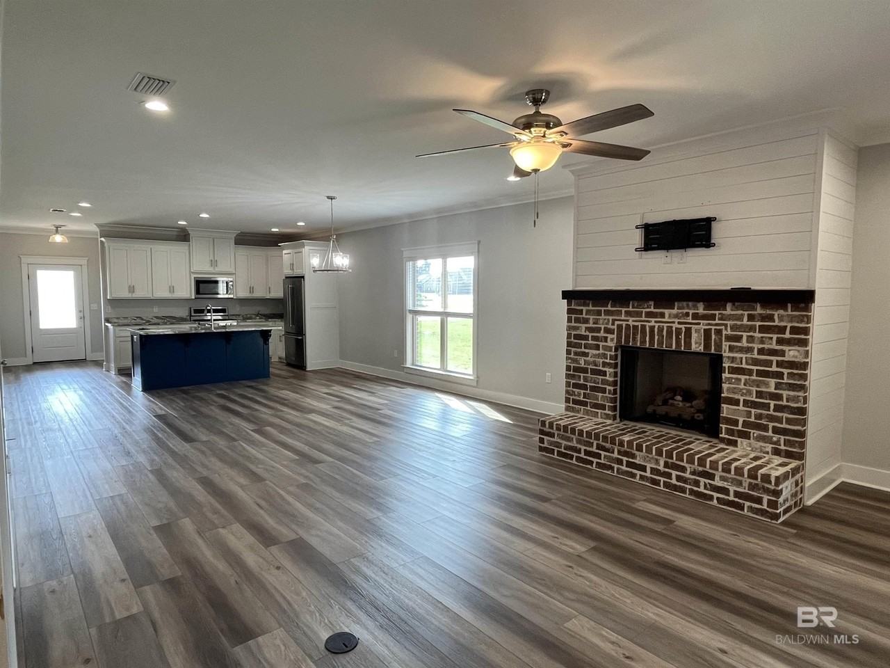 27423 Yorkshire Dr - Photo 2 of 14