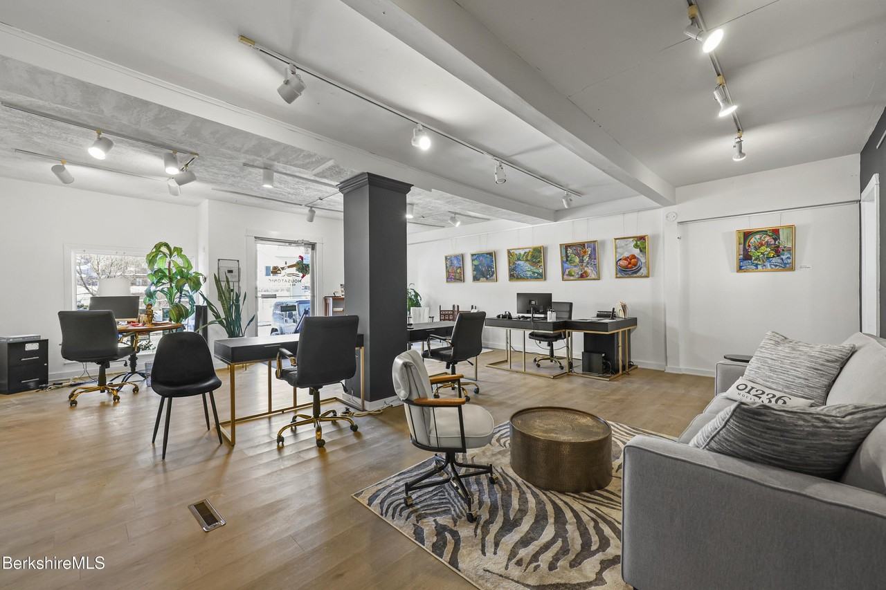 402 Park St - Photo 2 of 9