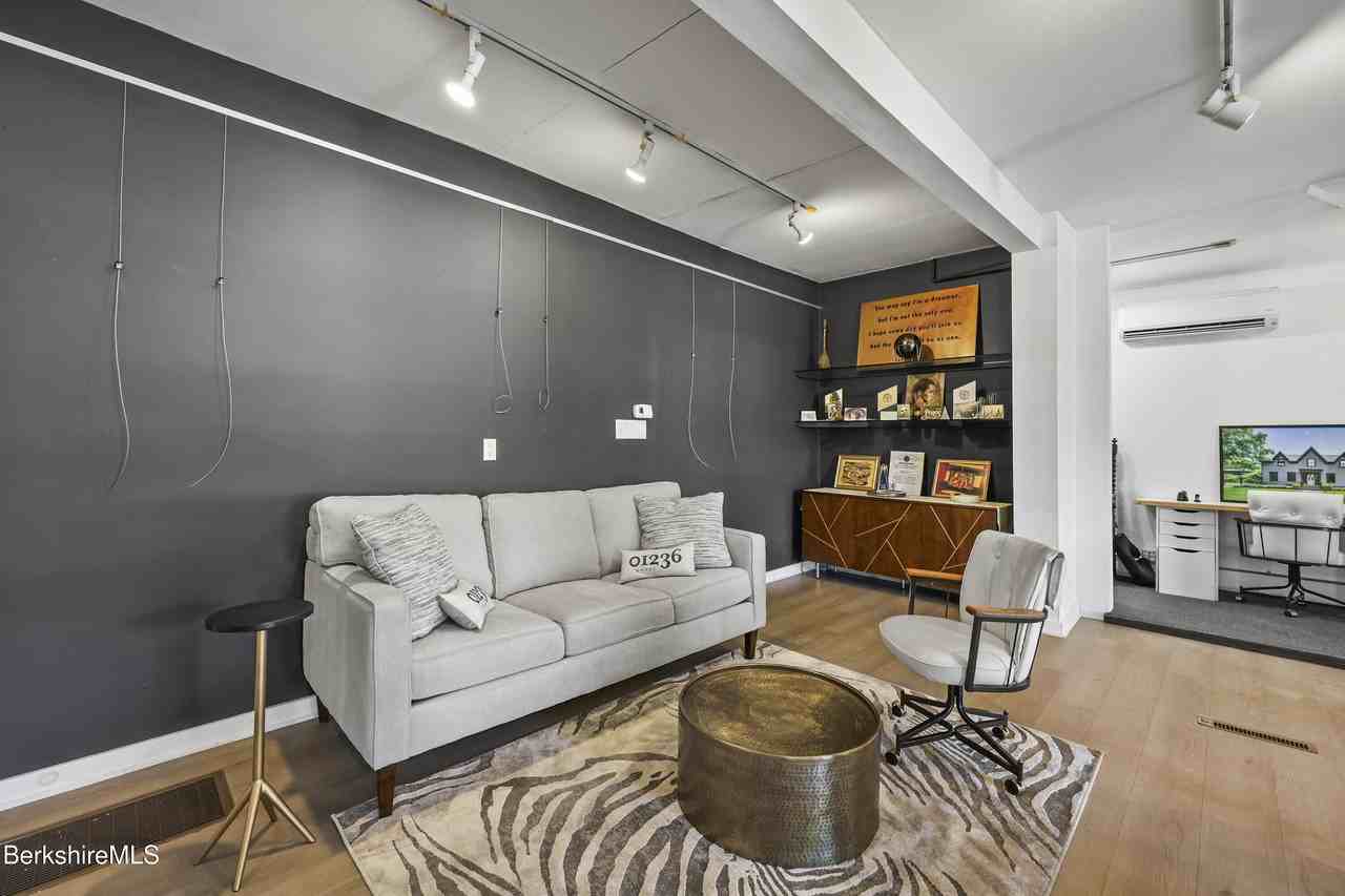 402 Park St - Photo 4 of 9