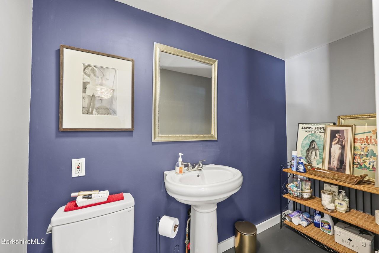 402 Park St - Photo 5 of 9