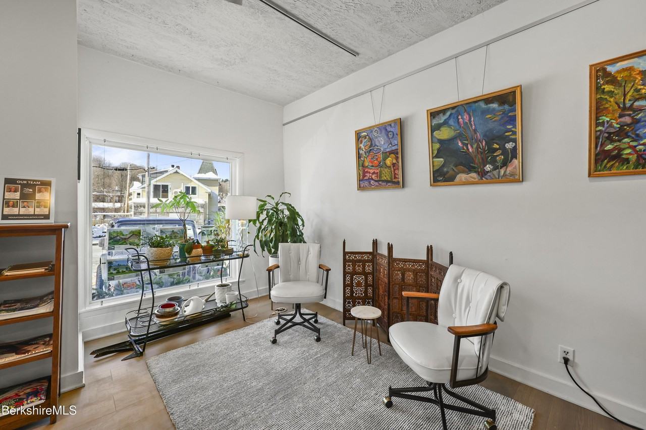 402 Park St - Photo 6 of 9