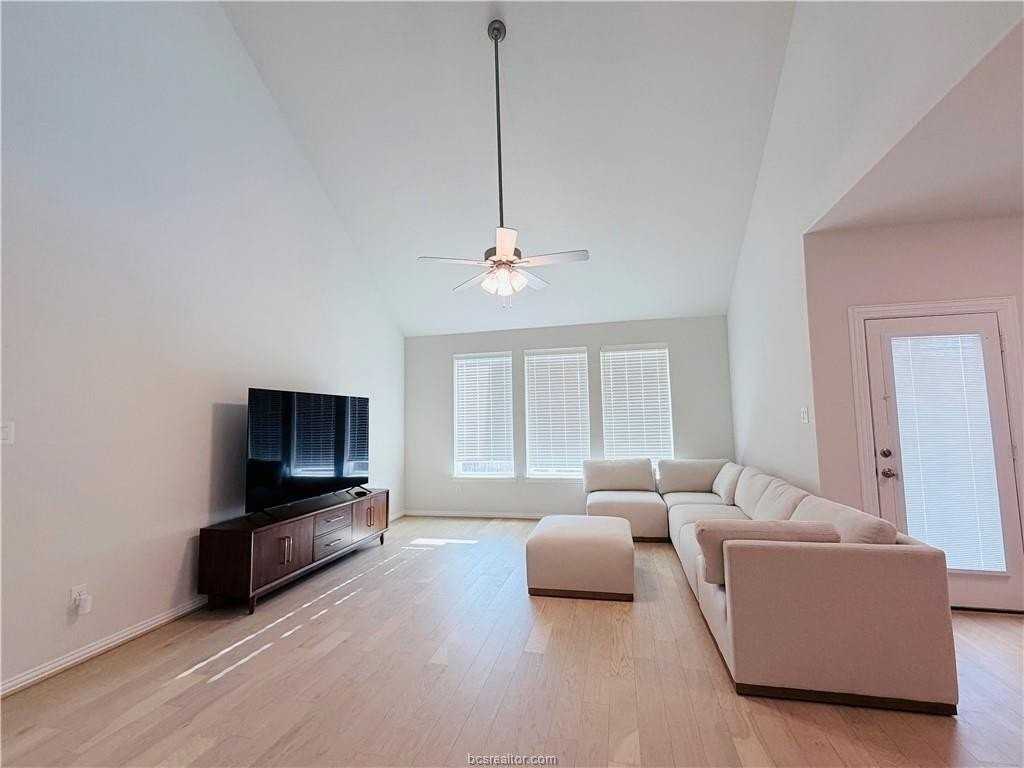 4044 Houberry Loop - Photo 3 of 27