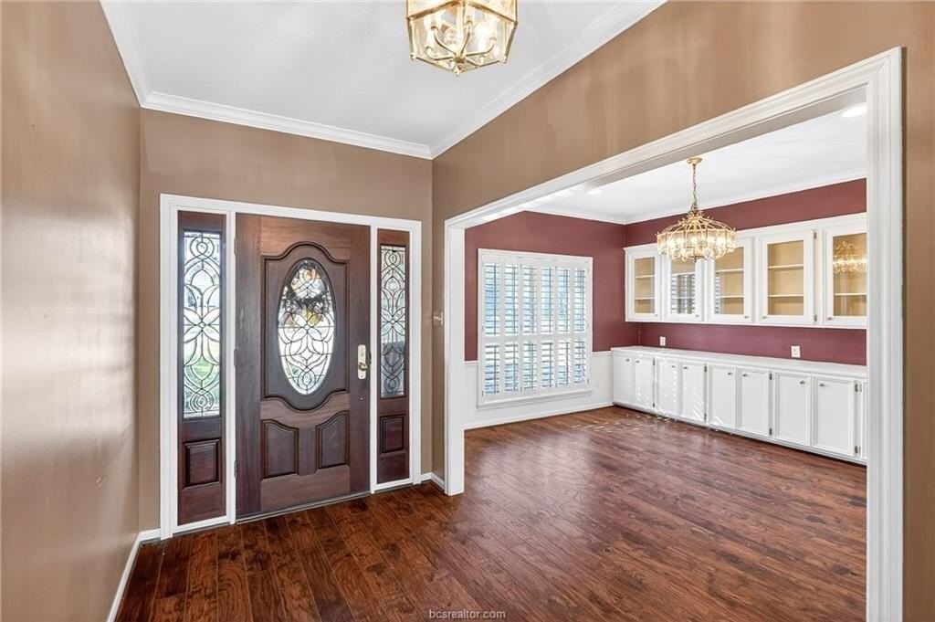 207 Hearthstone Cir - Photo 2 of 35