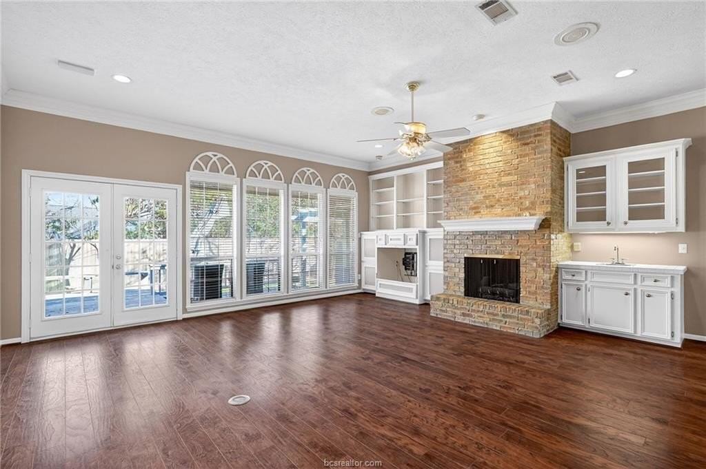 207 Hearthstone Cir - Photo 6 of 35