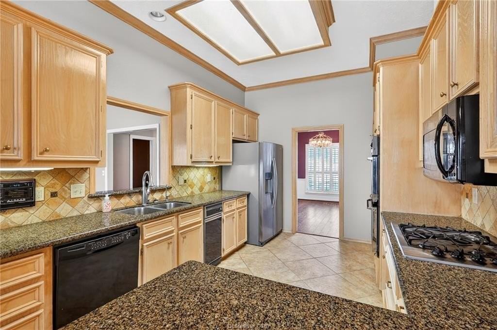 207 Hearthstone Cir - Photo 7 of 35