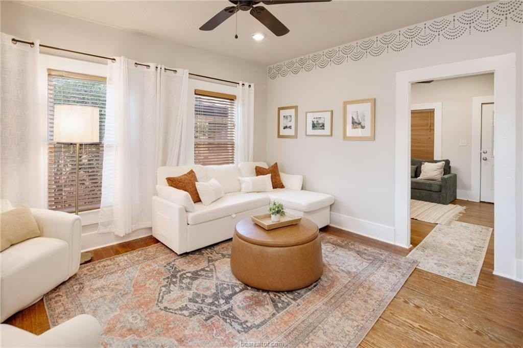 307 W 30th St - Photo 4 of 26